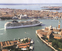  Darsena per maxi yacht 
con vista su San Marco