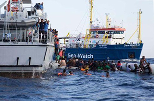 Da Procida un charter
per i migranti della Sea Watch