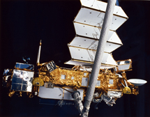 Dallo spazio alla Terra
satellite in caduta