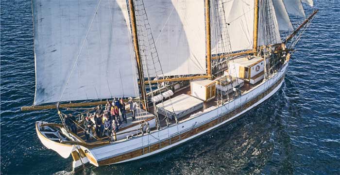 Io che costruisco cargo a vela