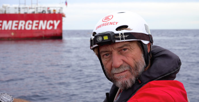 Soldini in mare con Emergency