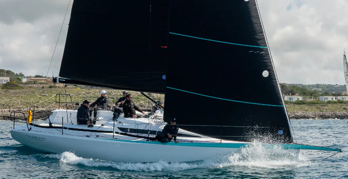 IY 9.98 NextGen, pronta alla regata