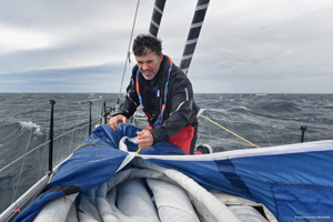 Vendée Globe: Weöres abbandona