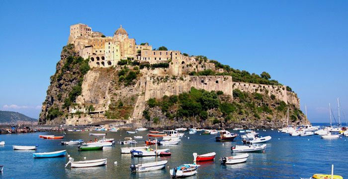 La fortezza sull'isola di lava