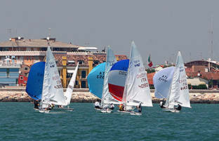 Salpa la "Fitzcarraldo Cup"
agonismo e tradizione sul Garda
