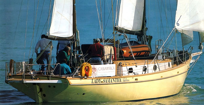 Lady Samantha, prua sugli scogli!