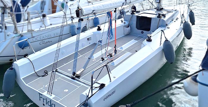 C-32: daysailer made in Italy