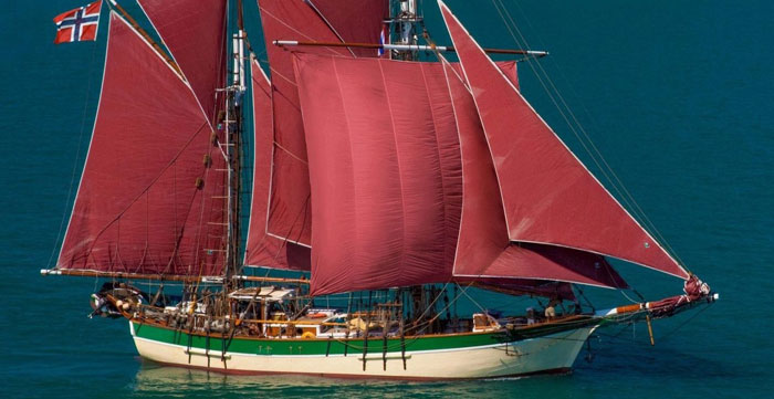 Vega: da cargo a nave umanitaria