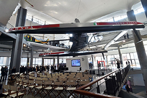 L'AC72 Luna Rossa
in mostra a Milano
