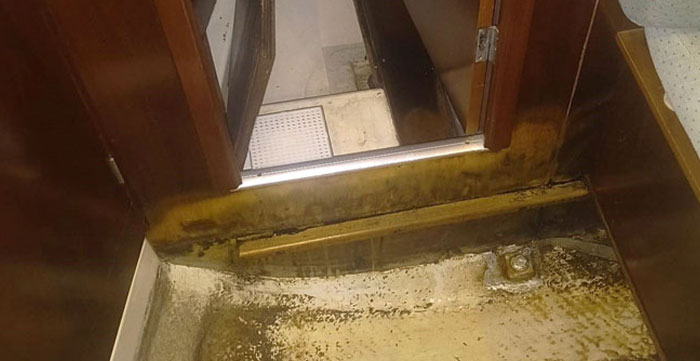 Help: &egrave; marcita una paratia!