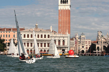 Flotta di derive Tridente
in regata a Venezia

