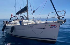 Barca "naviga" da sola
lungo la Costiera Amalfitana