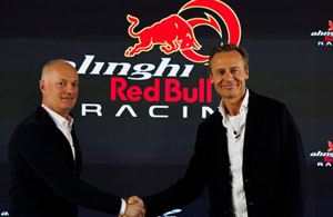 America's Cup:
Alinghi lancia la sfida