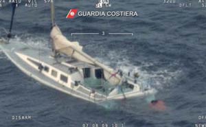 Barca a vela
bara di migranti