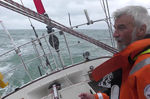 Golden Globe Race:
Van Den Heede resiste