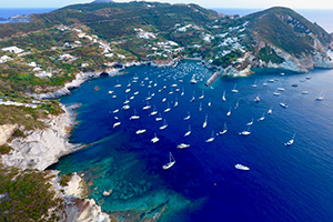 L'isola di Ponza
blocca i diportisti (all'ancora)