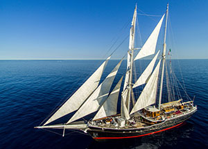 A bordo di Nave Italia
lungo la rotta della solidarietà