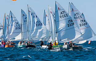 Dinghy 12' in regata
per Valentin Mankin