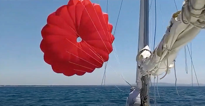 Un paracadute (vero) come vela