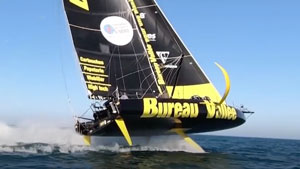 L'Imoca col timone a T
vola a 32 nodi