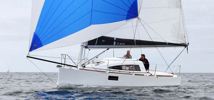 Ikone 7.50, il piccolo cat-boat