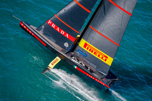 "Prada Cup"
stanotte la finale