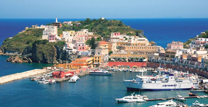 Ponza, accogliente approdo