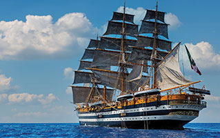 L'Amerigo Vespucci in rotta
per la campagna istruzione 2022