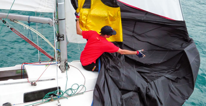 Spinnaker, abbattere da soli