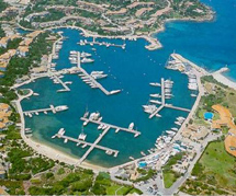 A fuoco 
lo Yacht Club
di Porto Rotondo
