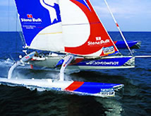 Trimarani di 60 piedi in regata nel Mar Baltico